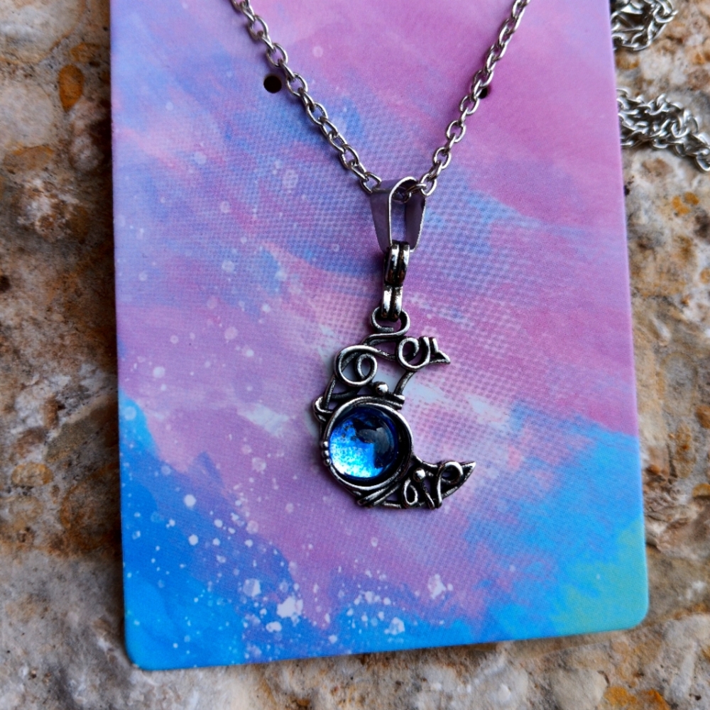 Moon shaped pendant necklace silver